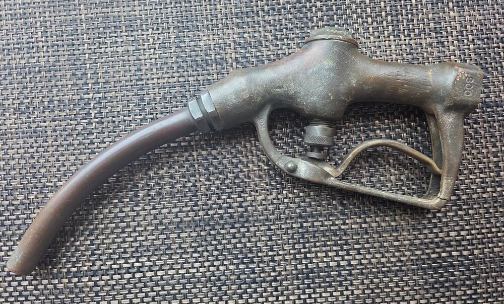 Antique Buckeye Gas Nozzle. Casting says Fig 800R. Traces back to early 1940s.